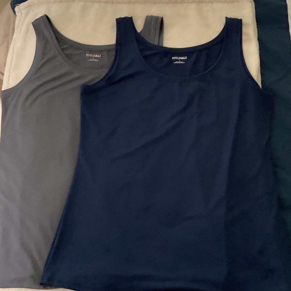 Roz & Ali Navy and Gray Scoop Neck Tank Tops
